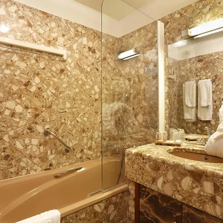 Hotel Amelie 3*