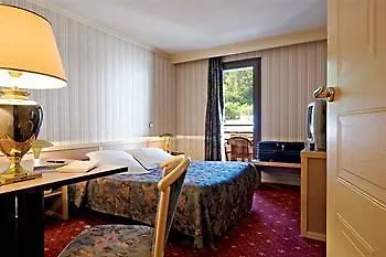 Amelie بريد-لي-بان